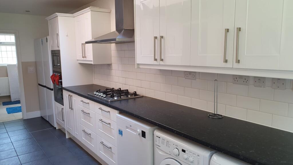 5 bed Detached for rent in Nottingham. From Oak Student Letts