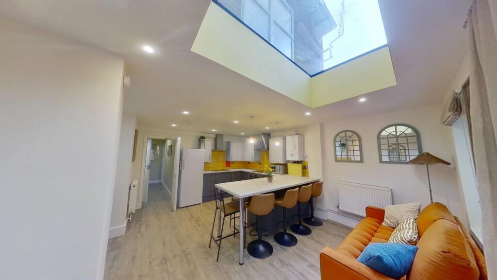 6 bed 1st Floor Flat for rent in Nottingham. From Oak Student Letts 6 bed 1st Floor Flat for rent in Nottingham. From Oak Student Letts