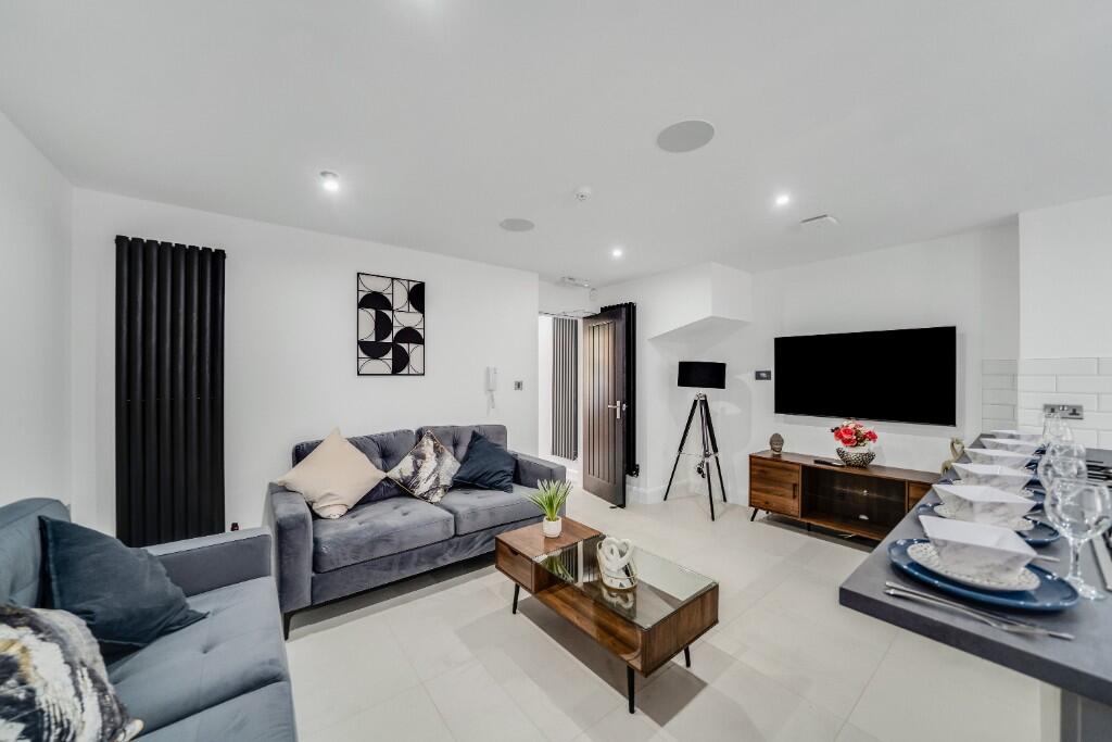 6 bed Mid Terraced House for rent in Liverpool. From Bric Living - Liverpool