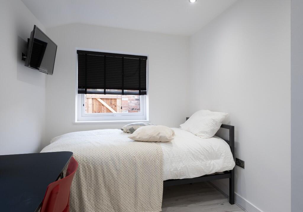 6 bed Mid Terraced House for rent in Riseholme. From Bric Living - Lincoln