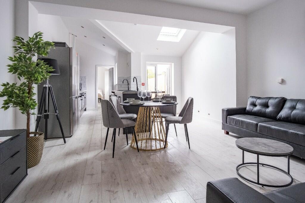 6 bed Mid Terraced House for rent in Lincoln. From Bric Living - Lincoln