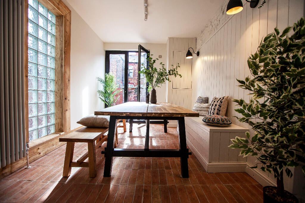 8 bed Mid Terraced House for rent in Manchester. From Welcome To Manchester Lettings