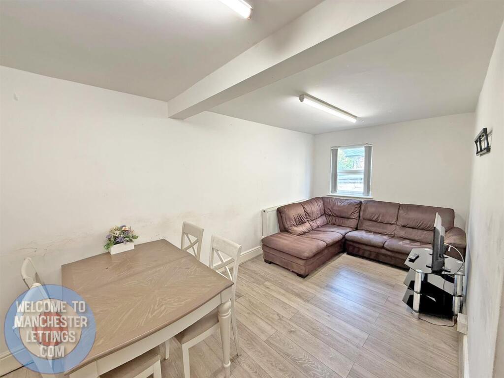 11 bed Detached for rent in Gatley. From Welcome To Manchester Lettings