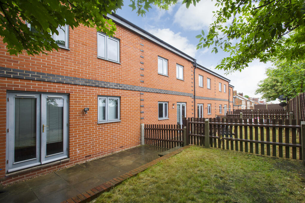 6 bed Town House for rent in Nottingham. From Mega Close - Nottingham