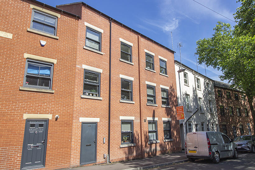 4 bed 1st Floor Flat for rent in Nottingham. From Mega Close - Nottingham