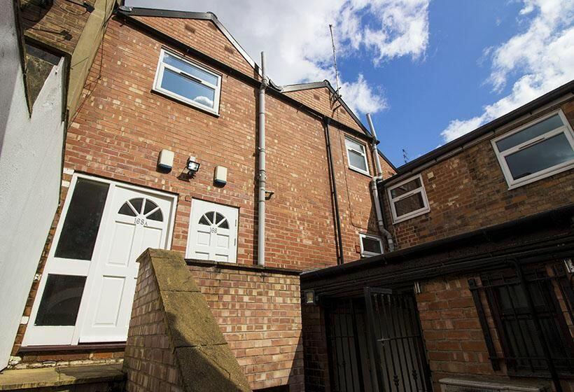 4 bed 1st Floor Flat for rent in Nottingham. From Mega Close - Nottingham