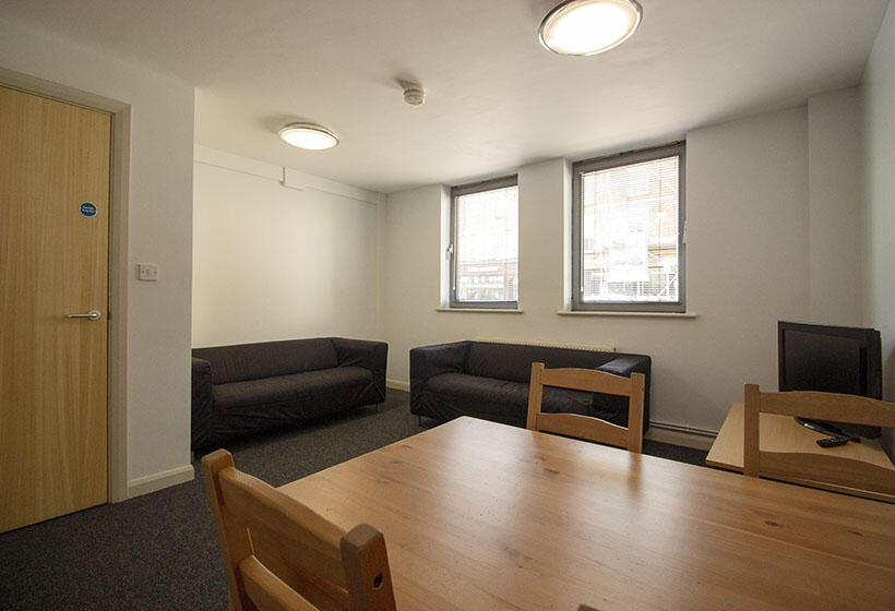 5 bed Town House for rent in Nottingham. From Mega Close - Nottingham