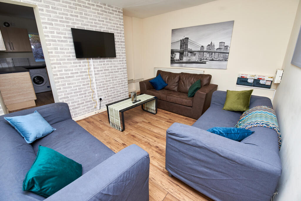 5 bed Annexe for rent in Nottingham. From Mega Close - Nottingham