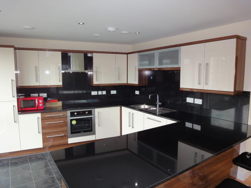 6 bed Apartment for rent in Long Line. From MAF Students