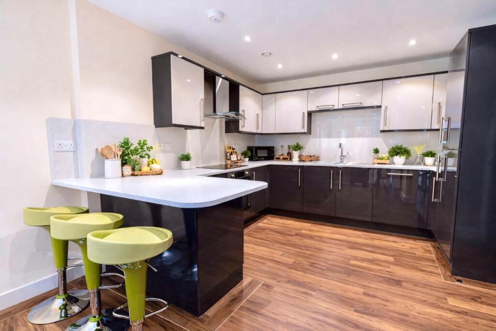 3 bed Apartment for rent in Long Line. From MAF Students 3 bed Apartment for rent in Long Line. From MAF Students