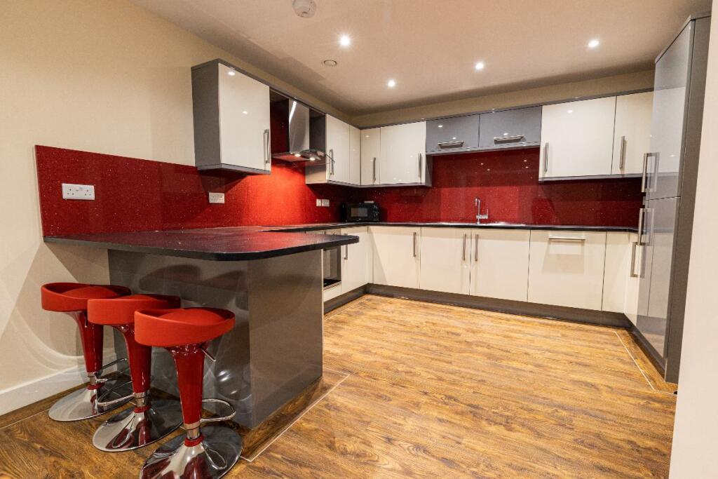 3 bed Apartment for rent in Long Line. From MAF Students 3 bed Apartment for rent in Long Line. From MAF Students