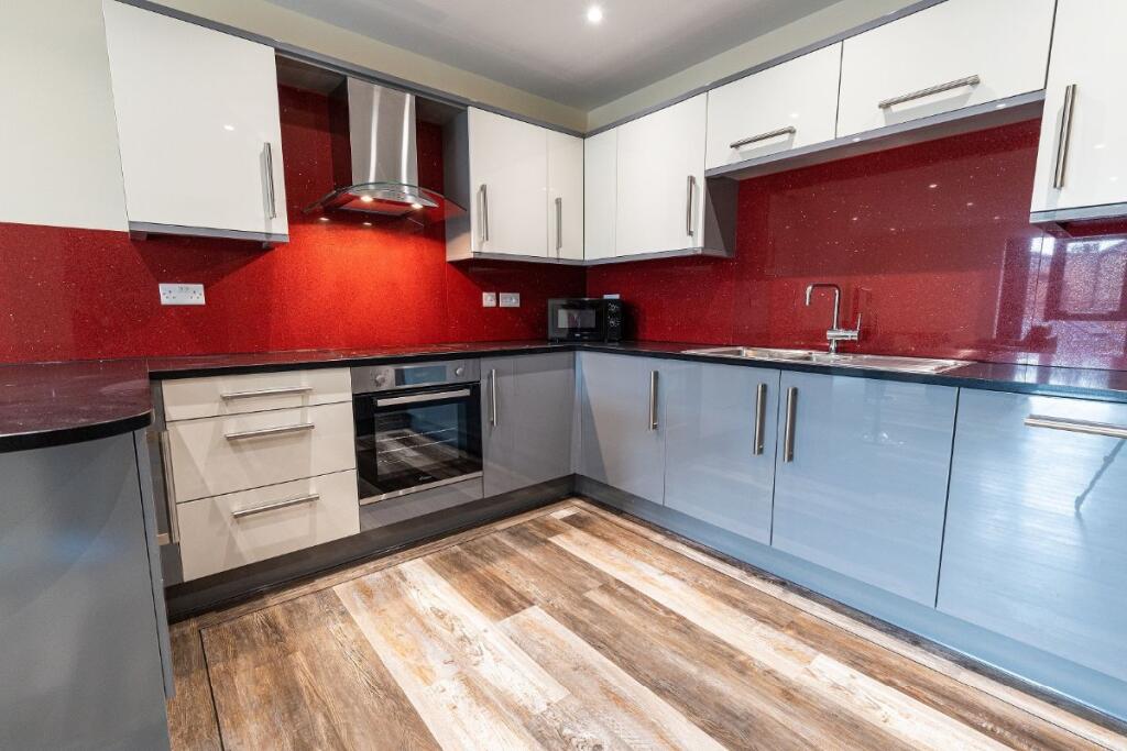 3 bed Apartment for rent in Long Line. From MAF Students 3 bed Apartment for rent in Long Line. From MAF Students