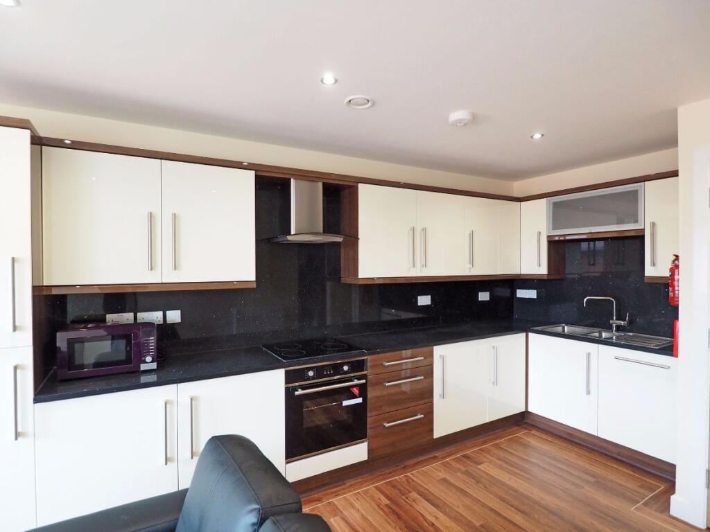4 bed Apartment for rent in Sheffield. From MAF Students