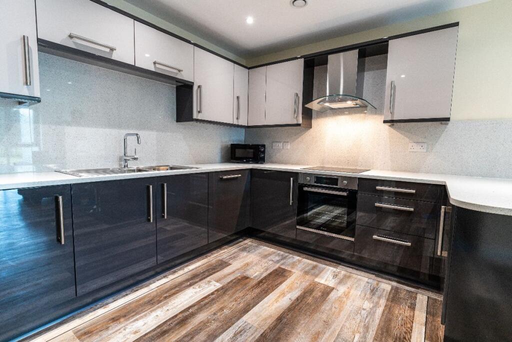 3 bed Apartment for rent in Long Line. From MAF Students 3 bed Apartment for rent in Long Line. From MAF Students