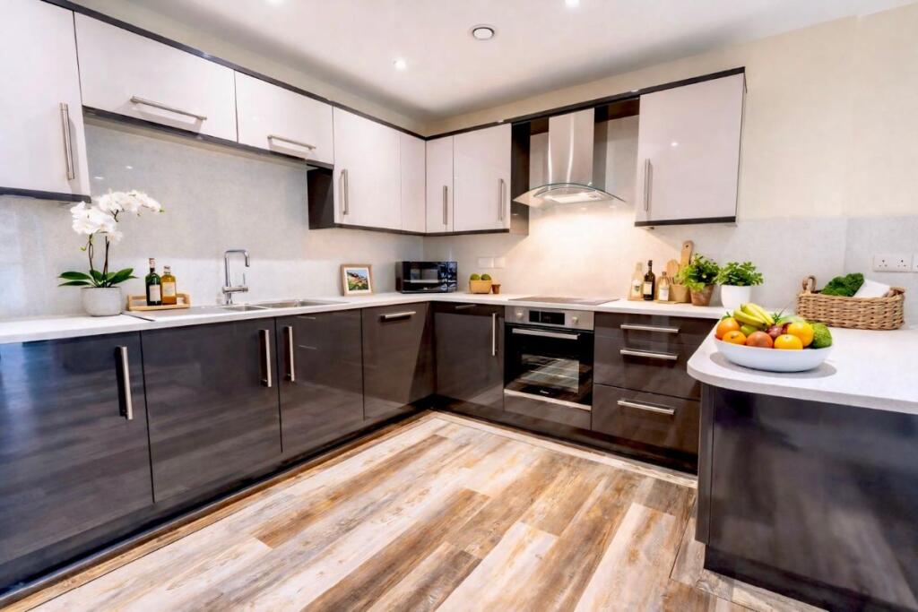 3 bed Apartment for rent in Long Line. From MAF Students 3 bed Apartment for rent in Long Line. From MAF Students