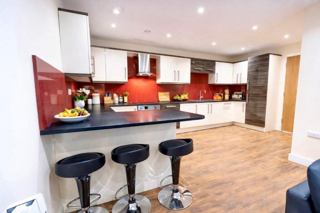 3 bed Apartment for rent in Long Line. From MAF Students