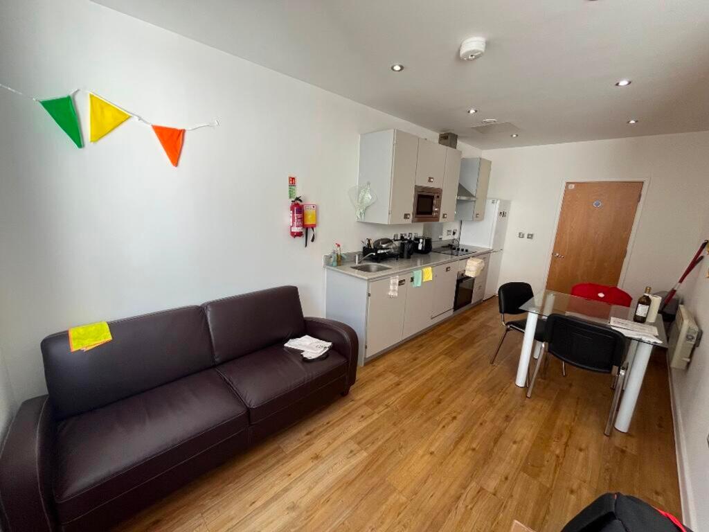 3 bed 1st Floor Flat for rent in Bristol. From Xeno Property - Bristol