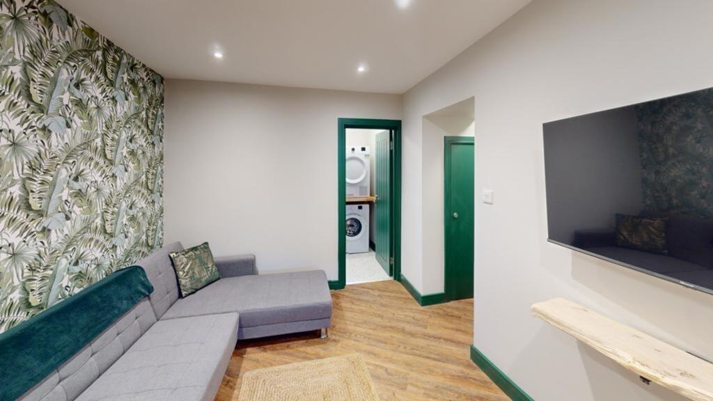 6 bed Mid Terraced House for rent in Bath. From Xeno Property - Bristol 6 bed Mid Terraced House for rent in Bath. From Xeno Property - Bristol