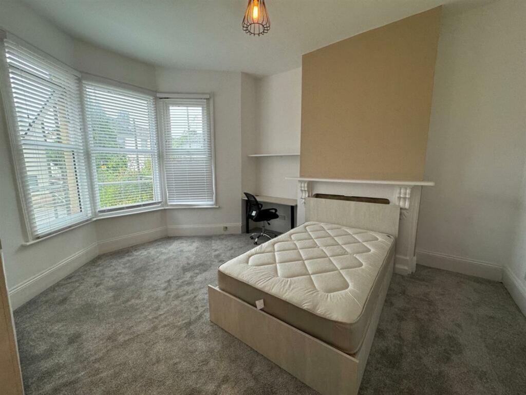 7 bed Semi Detached for rent in Bristol. From Xeno Property - Bristol 7 bed Semi Detached for rent in Bristol. From Xeno Property - Bristol