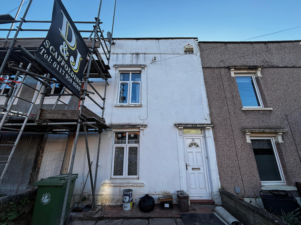 3 bed Mid Terraced House for rent in Bristol. From R and G Property - Bristol (Apex)