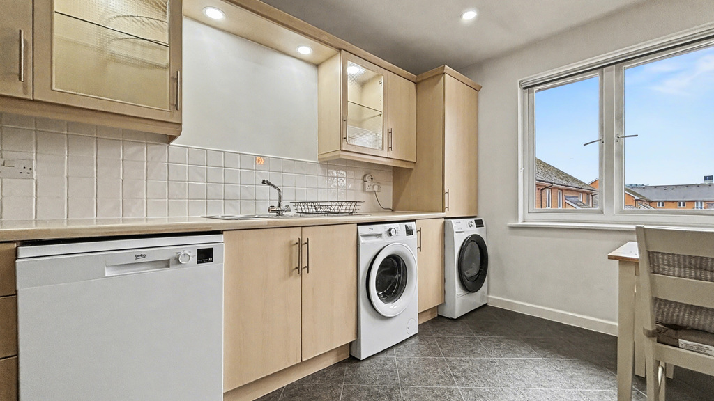 2 bed Apartment for rent in Cardiff. From R and G Property - Bristol (Apex)