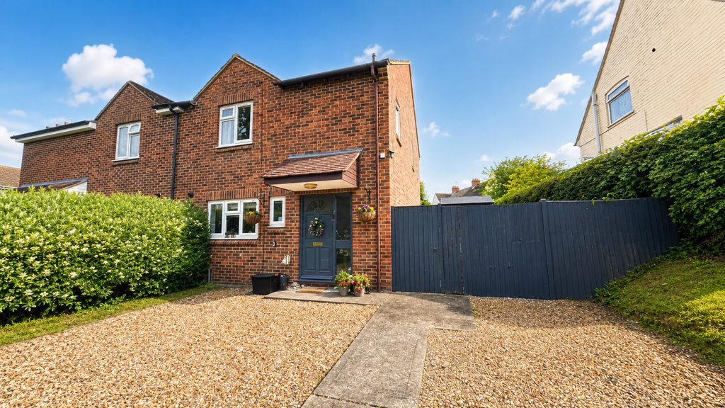 3 bed Semi Detached for rent in Dursley. From R and G Property - Bristol (Apex)
