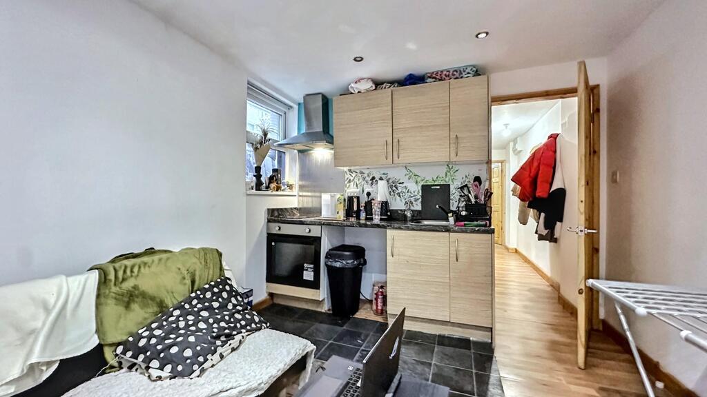 2 bed Apartment for rent in Bristol. From R and G Property - Bristol (Apex)