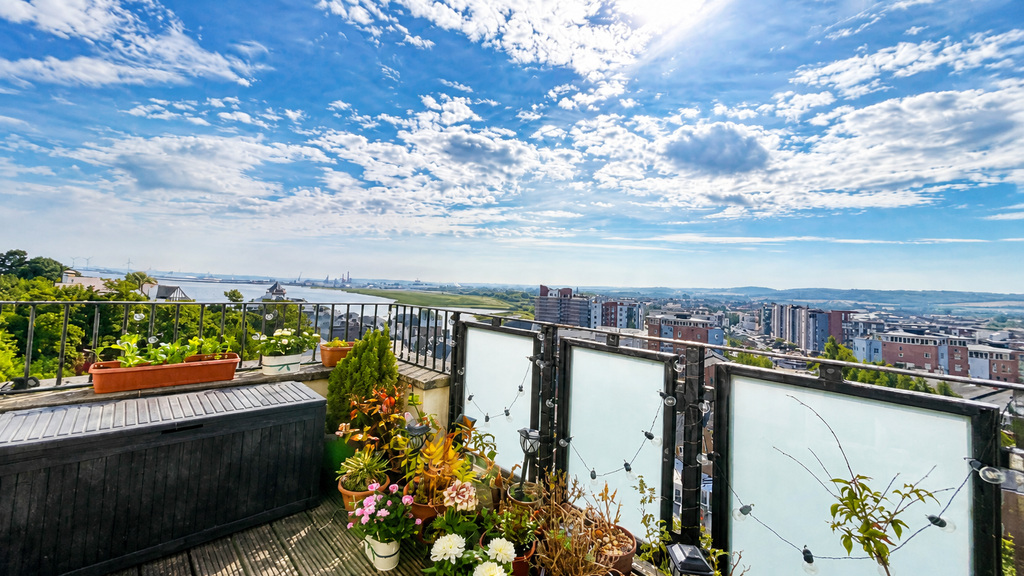3 bed Duplex for rent in Bristol. From R and G Property - Bristol (Apex)