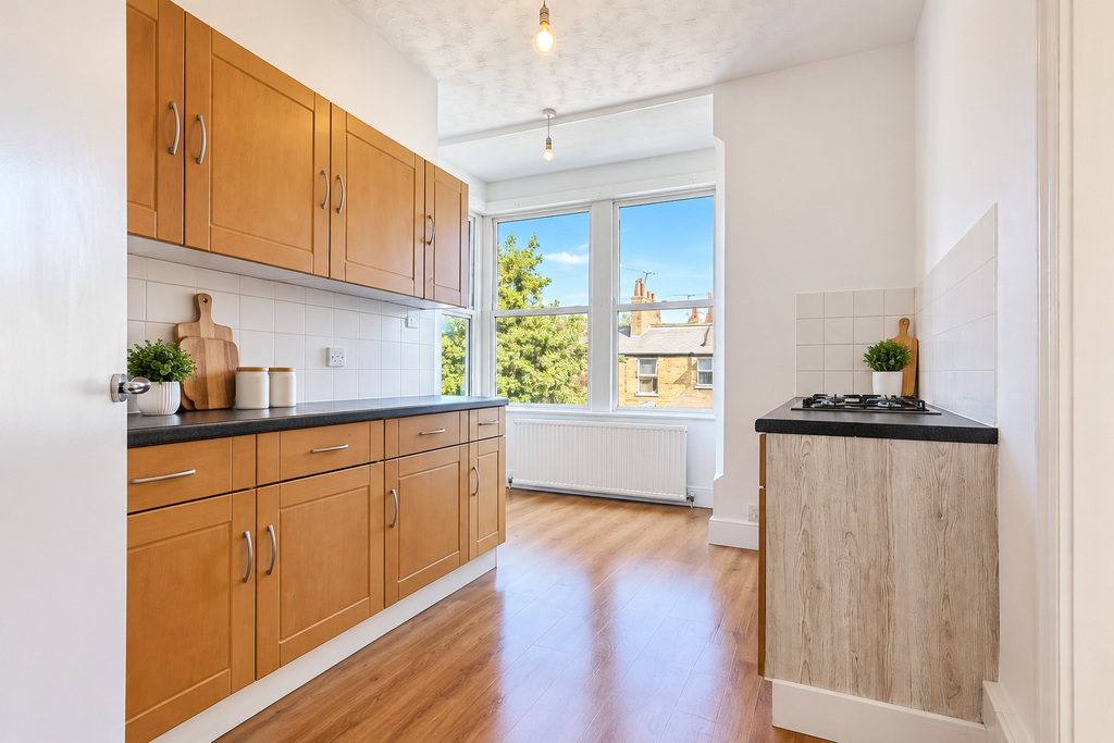 1 bed 1st Floor Flat for rent in Southend-On-Sea. From R and G Property - Bristol (Apex)