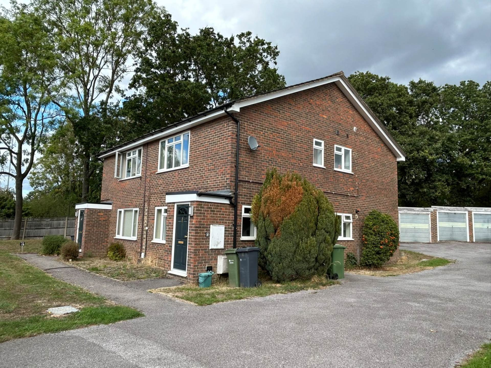 1 bed Semi Detached for rent in Guildford. From Hoods Residential 1 bed Semi Detached for rent in Guildford. From Hoods Residential