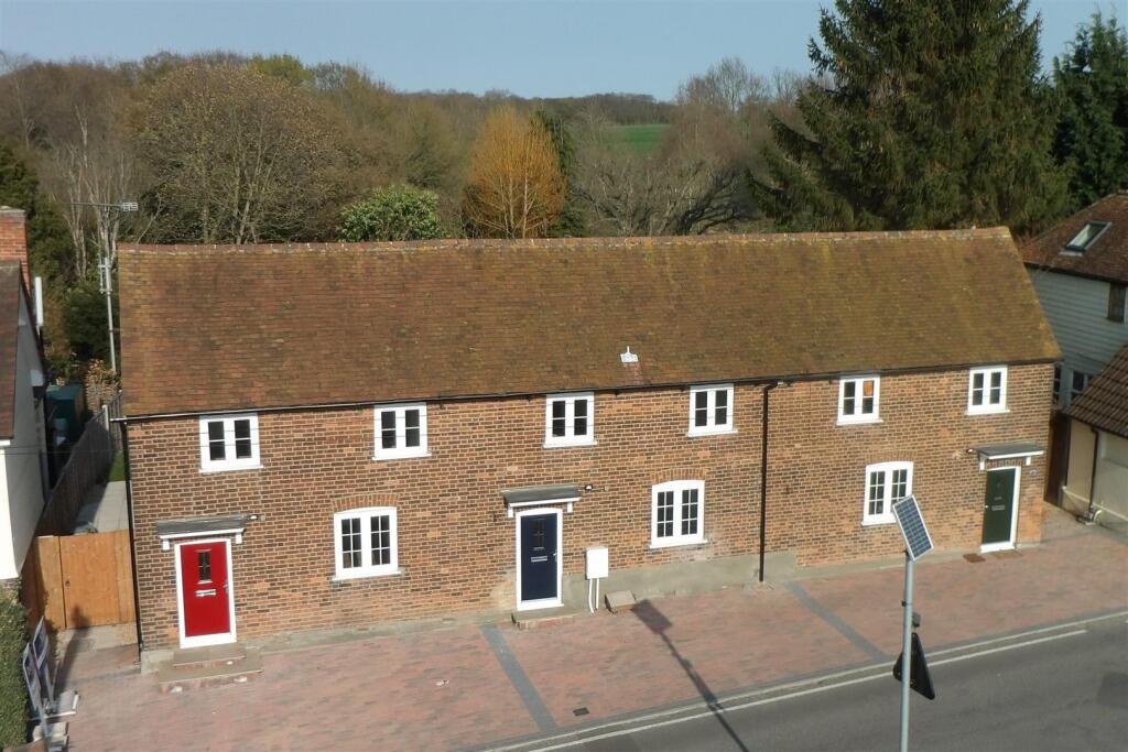 2 bed Cottage for rent in Little Baddow. From Church & Hawes - Danbury 2 bed Cottage for rent in Little Baddow. From Church & Hawes - Danbury
