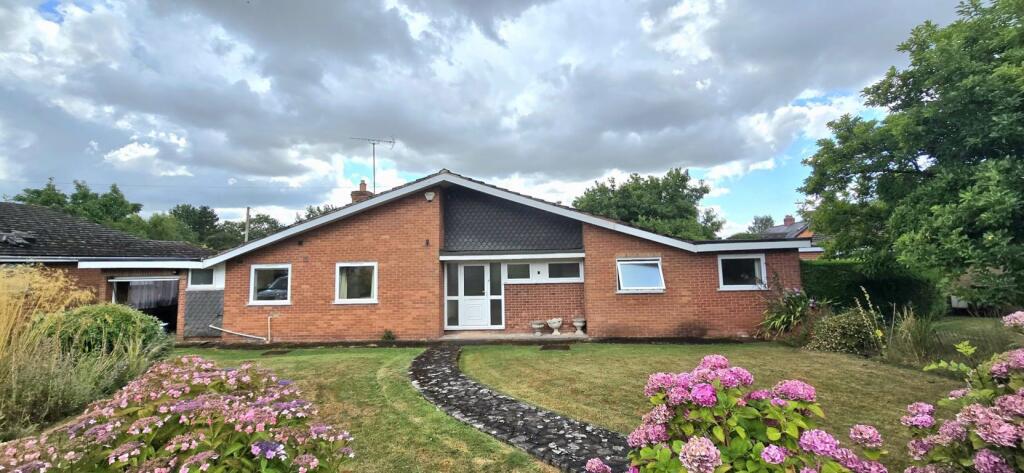 3 bed Bungalow for rent in Madley. From Cobb Amos - Hereford