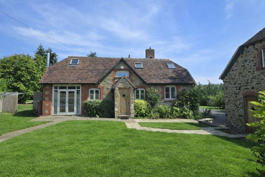 2 bed Cottage for rent in Ludlow. From Cobb Amos - Hereford