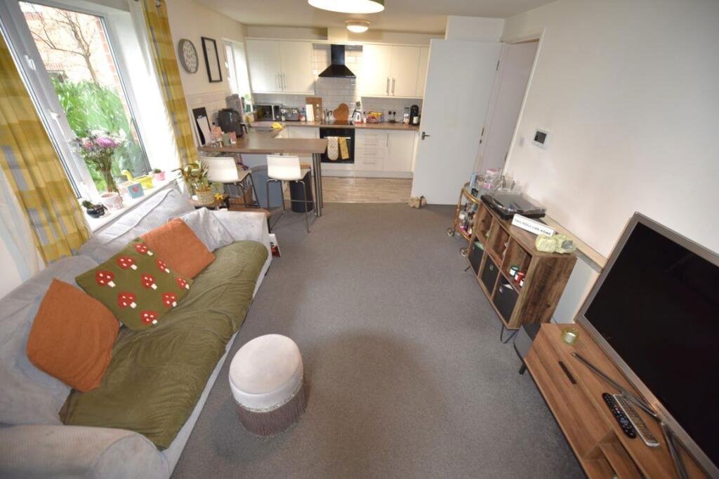2 bed 1st Floor Flat for rent in Horsforth. From DEU Estates - Leeds