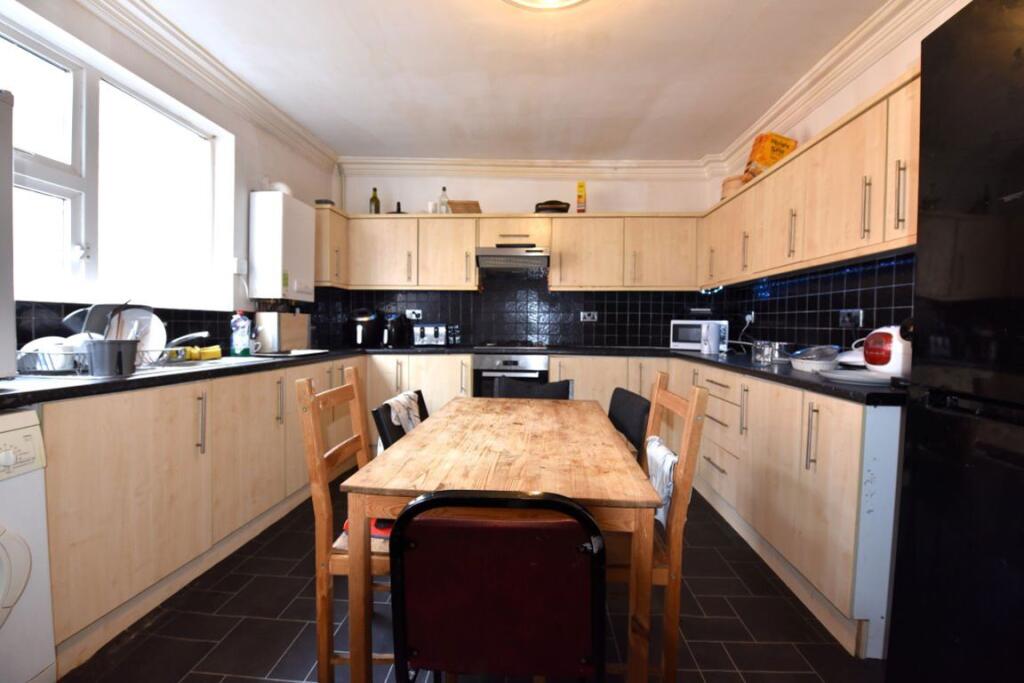 6 bed Detached for rent in Leeds. From DEU Estates - Leeds 6 bed Detached for rent in Leeds. From DEU Estates - Leeds