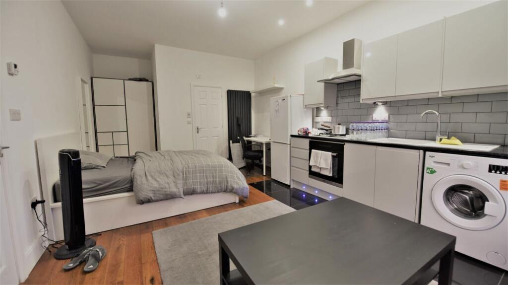 4 bed Studio for rent in Leeds. From DEU Estates - Leeds