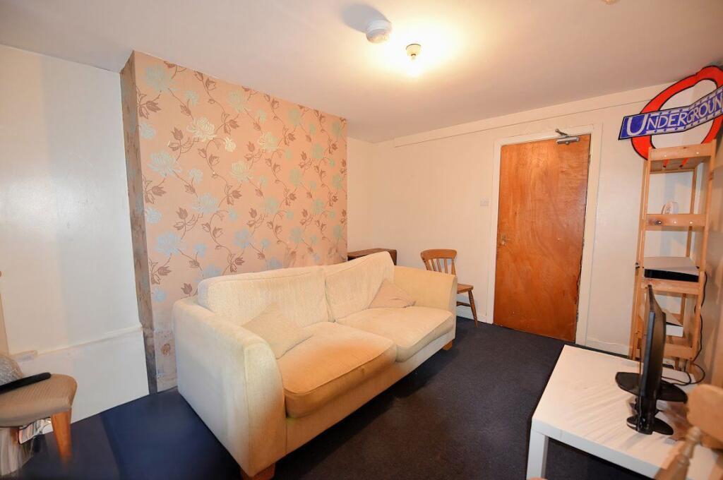 2 bed 1st Floor Flat for rent in Leeds. From DEU Estates - Leeds