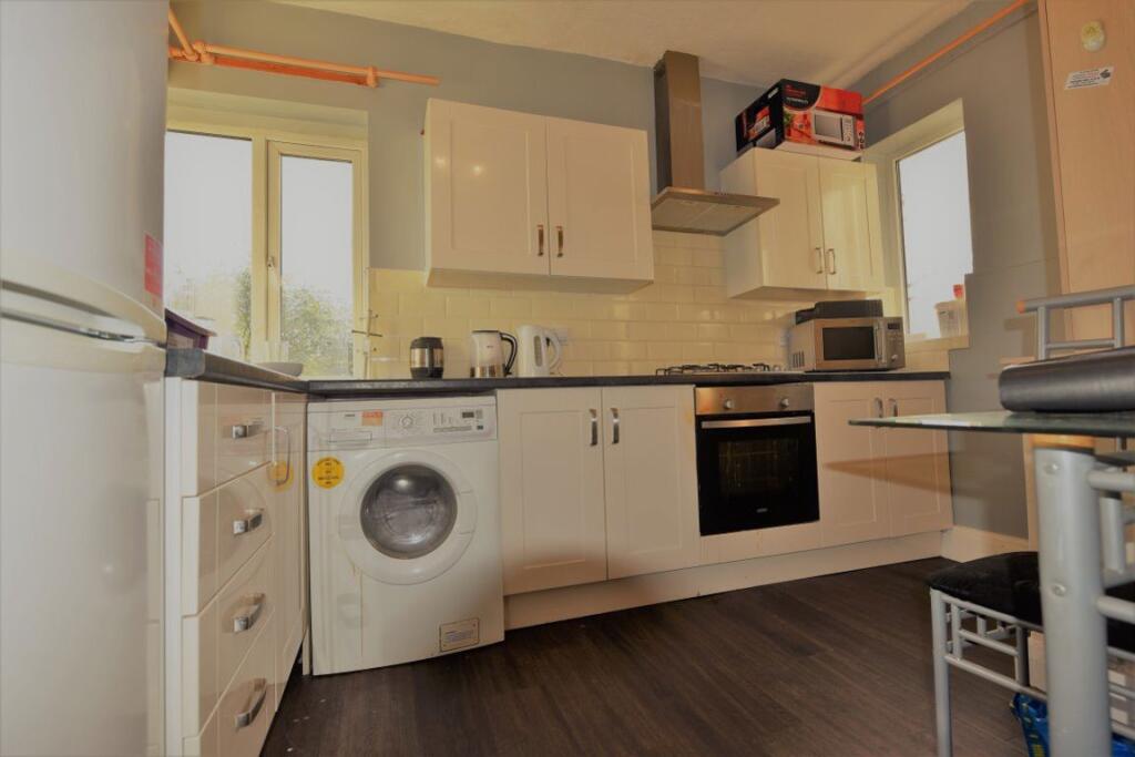 4 bed 1st Floor Flat for rent in Leeds. From DEU Estates - Leeds