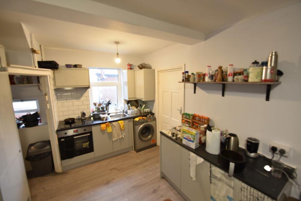 4 bed Detached for rent in Leeds. From DEU Estates - Leeds