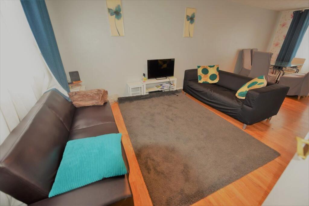 5 bed Detached for rent in Horsforth. From DEU Estates - Leeds 5 bed Detached for rent in Horsforth. From DEU Estates - Leeds