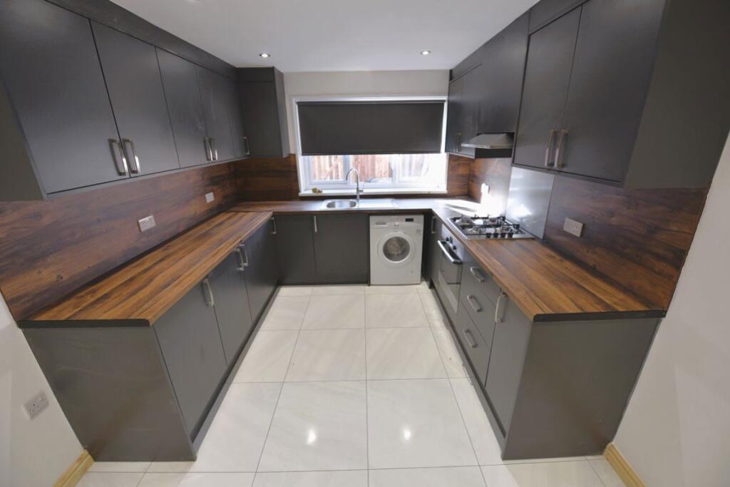 3 bed Detached for rent in Leeds. From DEU Estates - Leeds