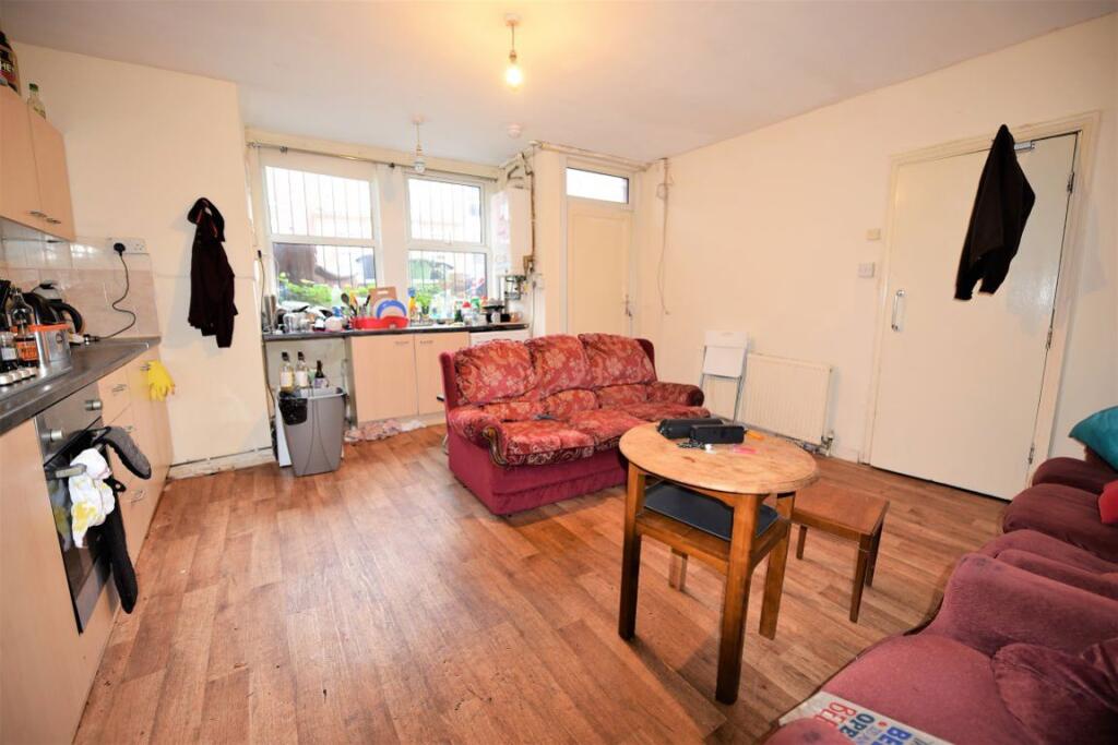 3 bed Detached for rent in Leeds. From DEU Estates - Leeds