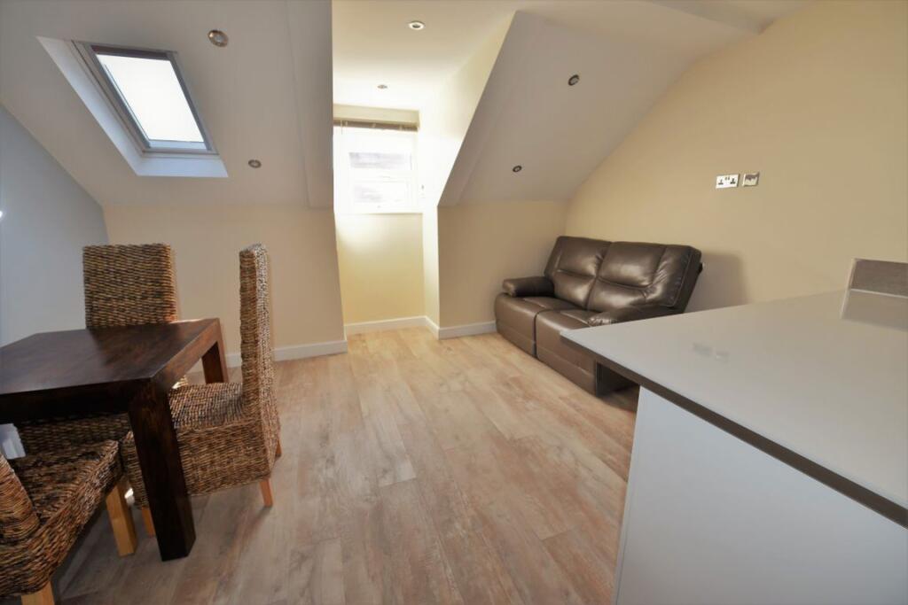 2 bed 1st Floor Flat for rent in Leeds. From DEU Estates - Leeds