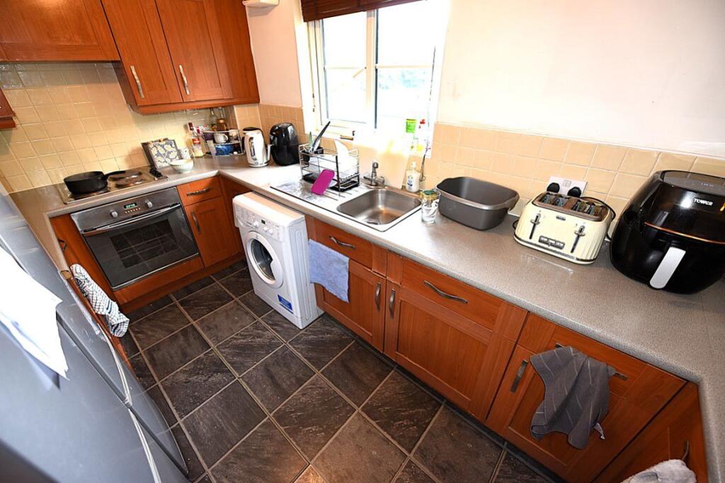 4 bed Detached for rent in Leeds. From DEU Estates - Leeds