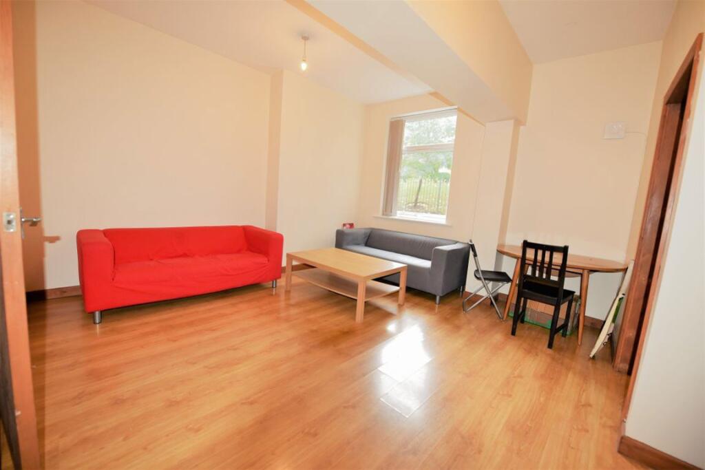 3 bed 1st Floor Flat for rent in Leeds. From DEU Estates - Leeds
