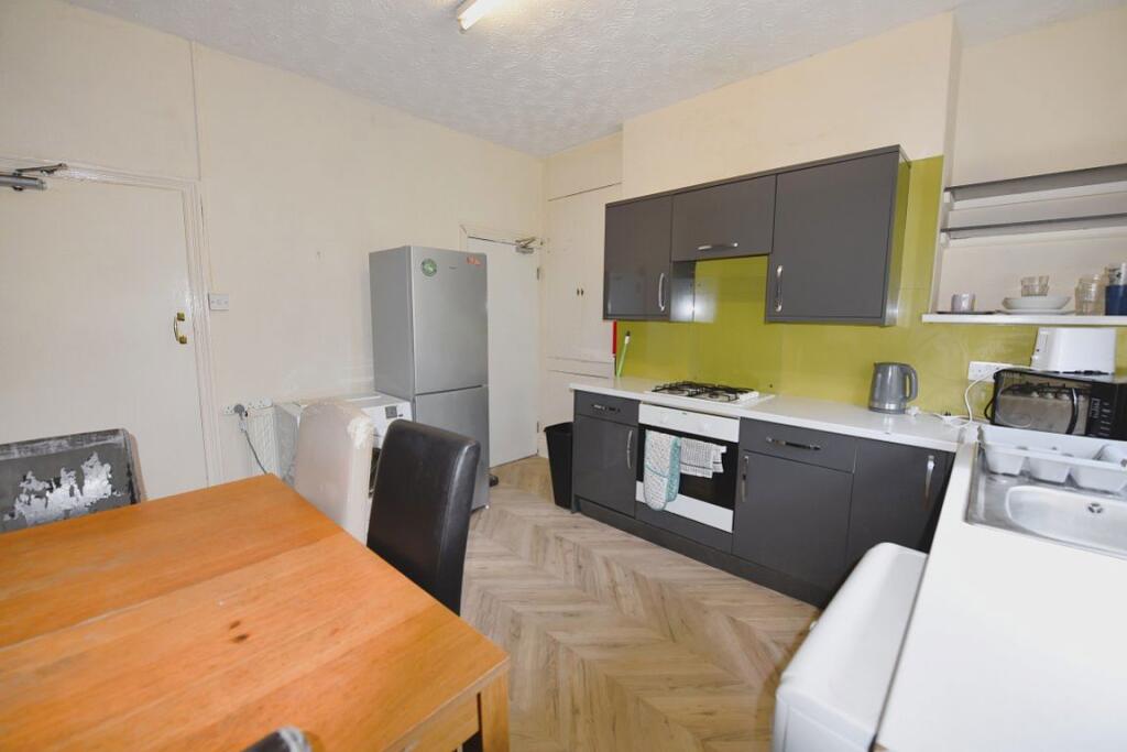 4 bed Detached for rent in Leeds. From DEU Estates - Leeds