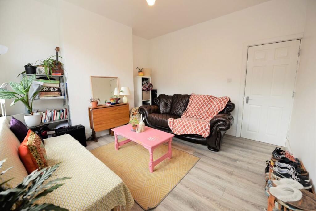 4 bed Detached for rent in Leeds. From DEU Estates - Leeds