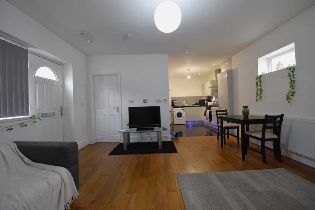 2 bed 1st Floor Flat for rent in Leeds. From DEU Estates - Leeds