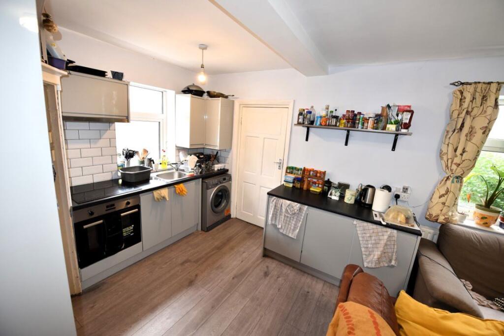 3 bed House Share for rent in Leeds. From DEU Estates - Leeds
