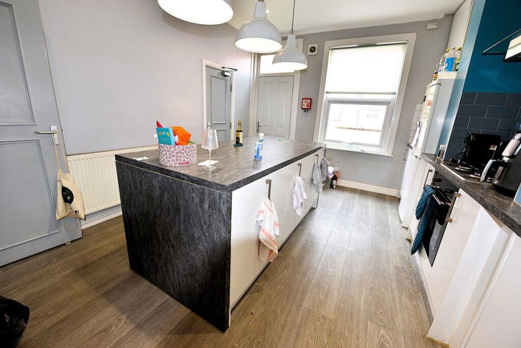 4 bed Detached for rent in Leeds. From DEU Estates - Leeds
